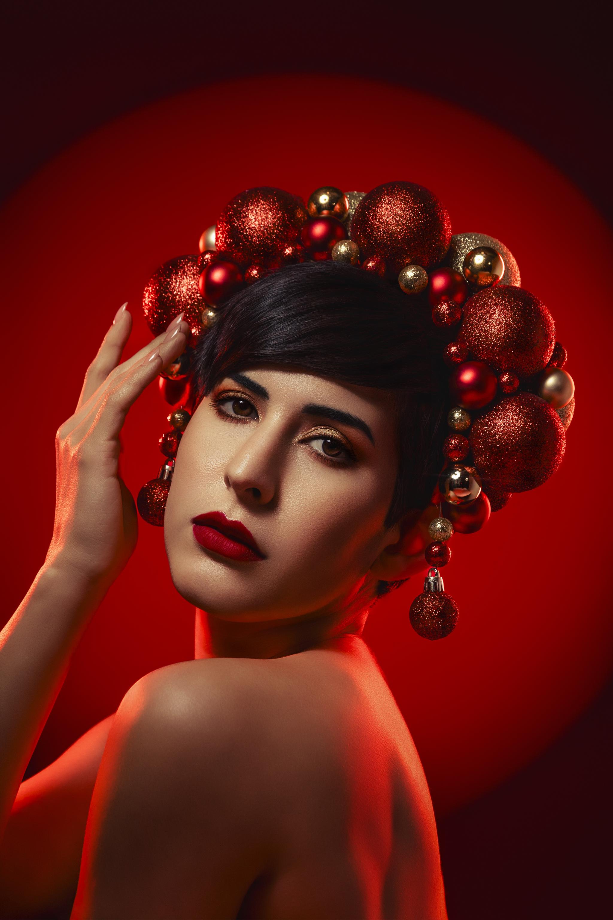 Editorial Christmas Portraits: A Modern Alternative to Traditional Holiday Photos